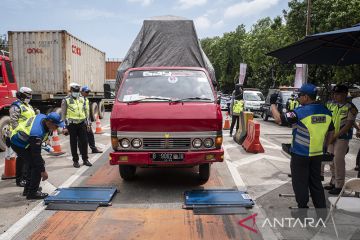Kendaraan berat tak sesuai aturan masih ditemukan di Jakut