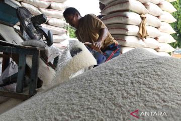 Harga beras di Cipinang naik menyusul penyesuaian harga BBM bersubsidi