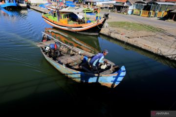 Jawa Barat salurkan bantuan sosial untuk nelayan kecil