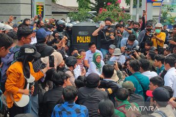Ketua DPRD ditemani Wagub Lampung temui pengunjukrasa