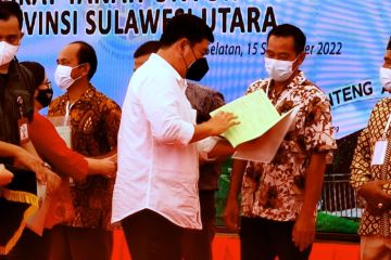 Menteri ATR bagikan 762 sertifikat di Minahasa tuntaskan konflik lahan