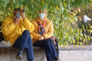 Dokter jawab kemungkinan orang bisa lepas masker