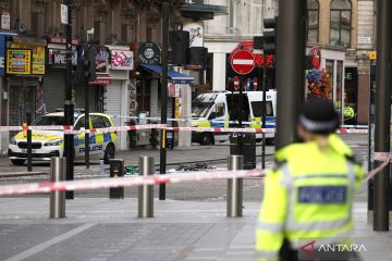 Dua polisi ditikam di Leicester Square