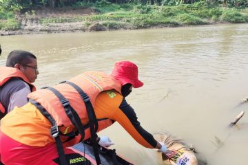 Tim SAR gabungan evakuasi jasad warga di Sungai Ciujung