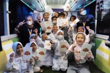 Bluebird-EF Kids and Teens hadirkan kelas bahasa Inggris di bus