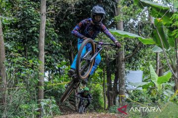 Pemanfaatan RTH sebagai trek sepeda di Bandung