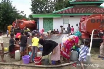 Desa di Ngawi-Jatim alami kekeringan, BPBD distribusikan air bersih