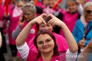 Pawai untuk pasien kanker payudara di Praha