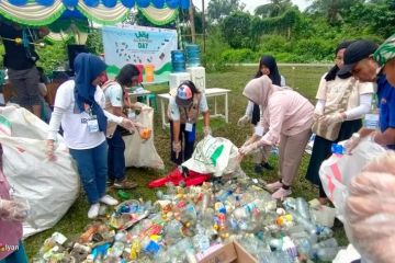 Komunitas di Ambon aksi bersih sampah peringati hari bersih lingkungan