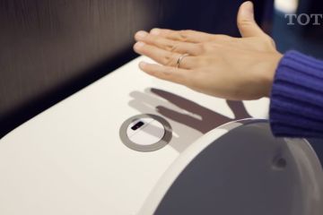 Teknologi nirsentuh "touchless flush" merambah kamar mandi