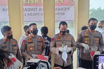 Polairud Polda Lampung tangkap dua orang penambang pasir ilegal