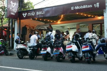 Niu buka "flagship store" di Bali, terbuat dari plastk daur ulang