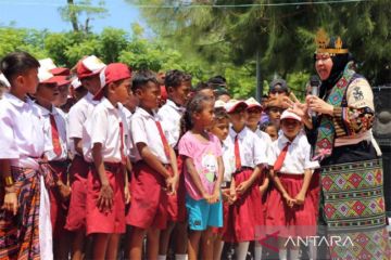 Mensos: Berikan hak yang sama anak perempuan NTT dengan pria