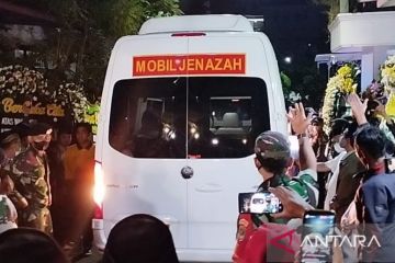 Jenazah Azyumardi Azra tiba di rumah duka