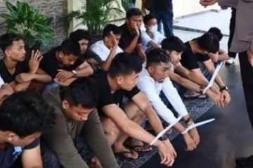Polresta Pekanbaru mengamankan 15 orang diduga komplotan geng motor