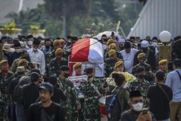 Pemakaman Azyumrdi Azra Di TMP Kalibata