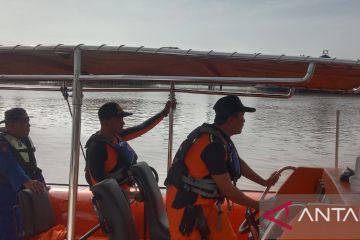 Basarnas cari ABK kapal angkut sawit tenggelam di Batang Hari
