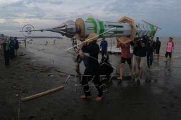 Pemindahan Menara Adat Jelang Mandi Safar