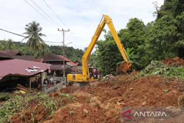 BPBD Padang kerahkan personel tangani bencana tanah longsor