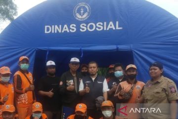 Sudinsos Jakpus beri bantuan logistik korban kebakaran di Cempaka Baru