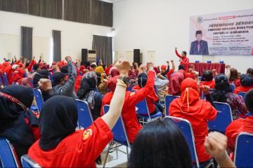 Ketua PDIP Surabaya ajak kader perempuan perluas kiprah di masyarakat