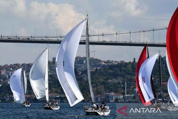 Lomba perahu layar Bosphorus Cup ke-21