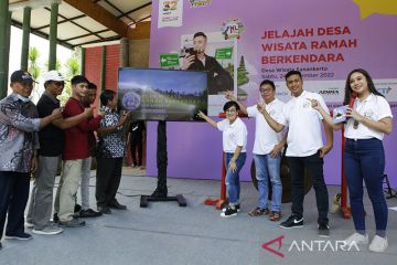 Adira dirikan landmark Desa Ramah Berkendara di Desa Sanankerto