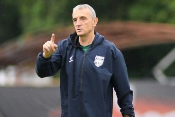 Milomir Seslija tak lagi latih Borneo FC