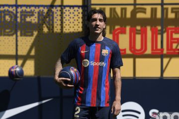 Bellerin alami masalah betis, krisis cedera Barcelona makin parah