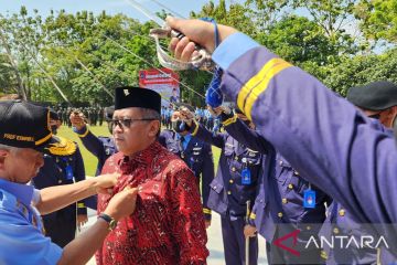 Hasto terima pin kehormatan dari kampus PKBI Astha Hannas