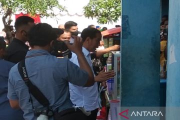 Presiden serahkan bantuan modal kerja pedagang di Pasar Wameo Baubau