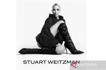Stuart Weitzman ajak Kim Kardashian rayakan koleksi Fall 2022