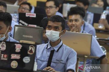 Pelatihan pembuatan aplikasi bagi pelajar SMK di Malang