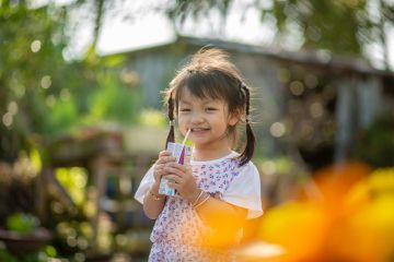 Anak butuh asupan air cukup demi tumbuh kembang, ini alasannya