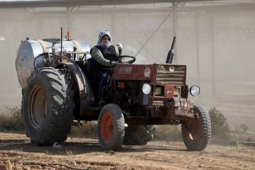 Berkenalan dengan pengemudi traktor wanita pertama di Palestina