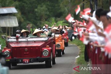 Naiki mobil VW klasik, Delegasi 3rd Sherpa Meeting G20 berkeliling Borobudur