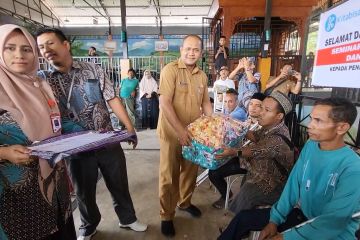 Disabilitas Aceh Utara dibekali bantuan usaha mandiri