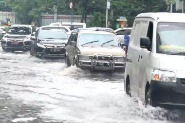 Hujan mulai terjadi, warga Jakarta diimbau waspada banjir di 125 titik