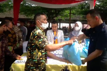 Industri jasa keuangan di Jambi wujudkan kepedulian melalui bansos