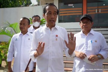 Jokowi serahkan BLT BMM kepada masyarakat Kepulauan Tanimbar