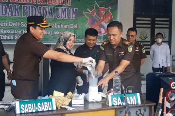 Narkoba, senpi dan mesin judi dari 261 kasus dimusnahkan