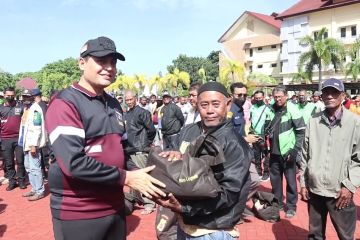 Polda Aceh bagikan 10 ribu paket sembako untuk warga kurang mampu