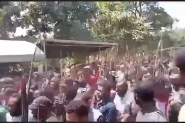 Polisi imbau pendukung Gubernur Papua kembali ke rumah