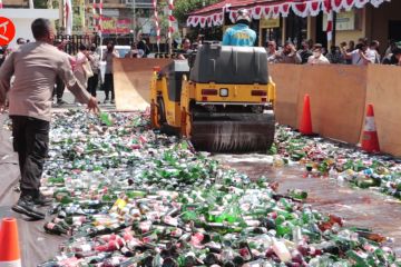 Polresta Banjarmasin musnahkan ribuan botol miras