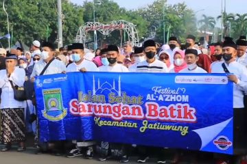Ribuan warga ikuti gerak jalan sarungan kota Tangerang