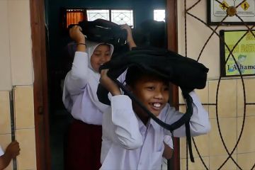 Siswa SD di Temanggung latihan tanggap bencana gempa bumi