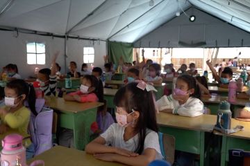 Usai diguncang gempa, kegiatan belajar dilanjutkan di Luding, China