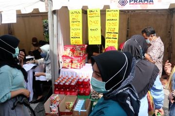 Warga serbu pasar murah bahan pokok di 30 kecamatan di Kota Bandung