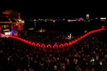 Melihat atraksi naga di Festival Pertengahan Musim Gugur Anhui, China