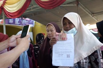 Penyaluran perdana BLT BBM di Kabupaten Gorontalo